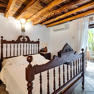 https://agroturismo-can-sant-llorenc-de-balafia.ibizaislandhotels.net